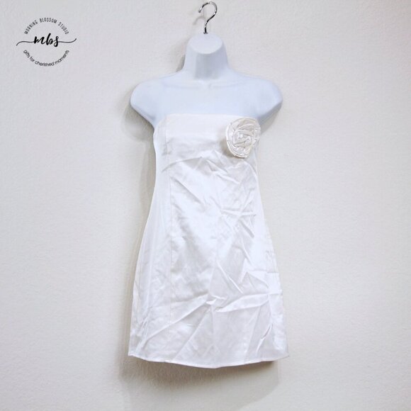 NWT Sky To Moon Brooch Flower Lined Strapless Mini Dress White Women M - Picture 2 of 8